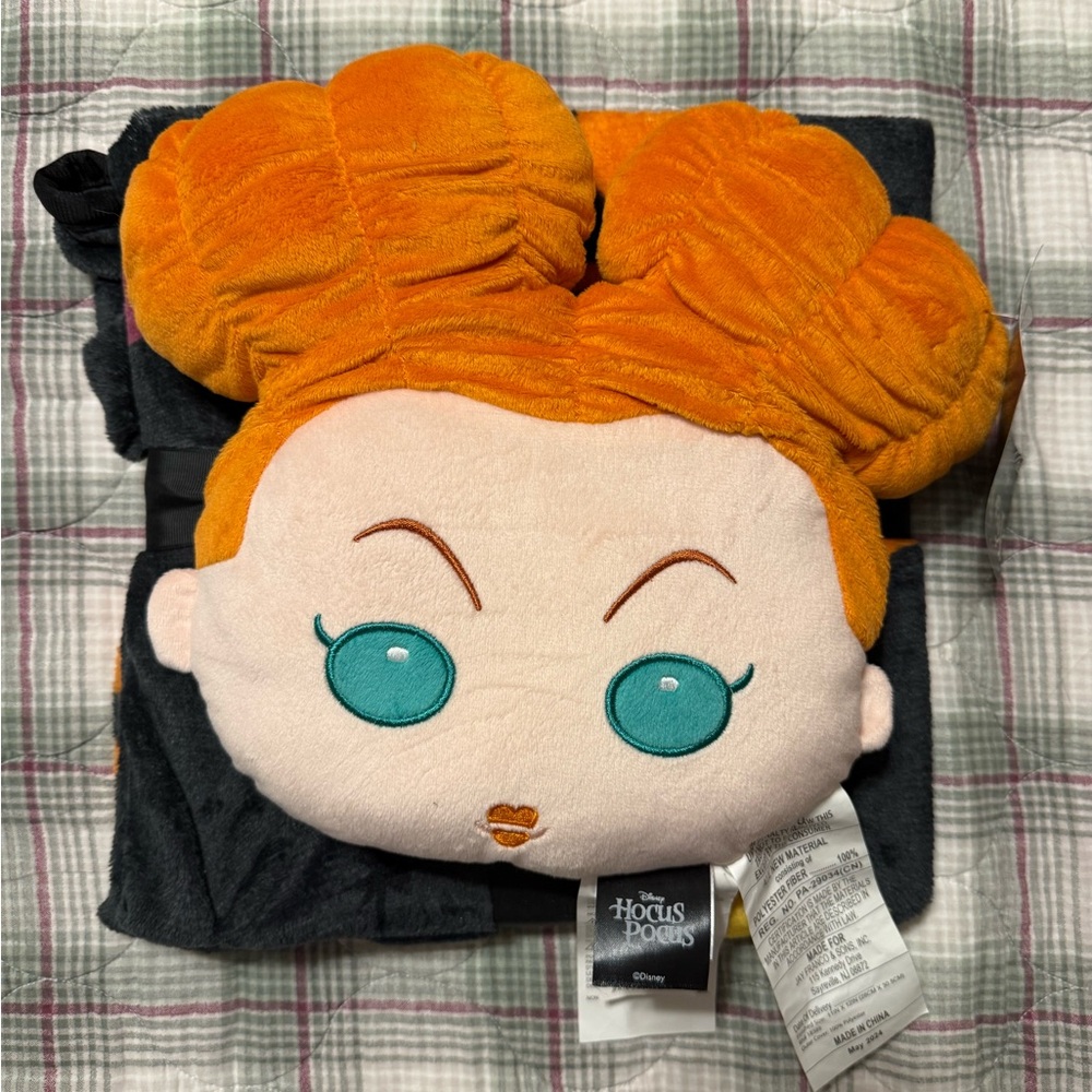 Nogginz Disney Hocus Pocus Pillow and Blanket set